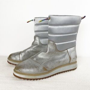 SALE 🛍️ TOMS Silver Metallic Makenna Unity Boot Leather Rainbow Womens size 11